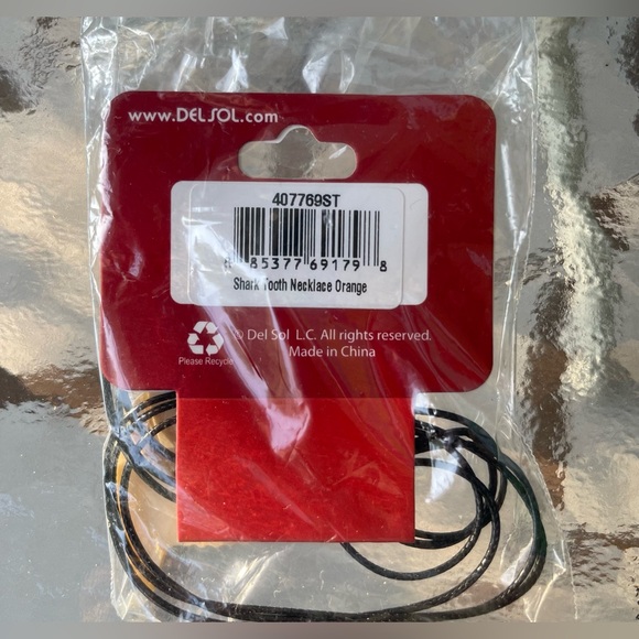 Del Sol New color changing shark tooth necklace ivory to orange in the sun - Picture 3 of 6